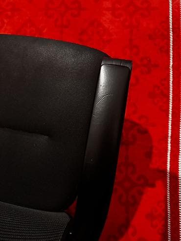 стол с регулировкой высоты: Офисное кресло, С колесиками, цвет - Черный — 6