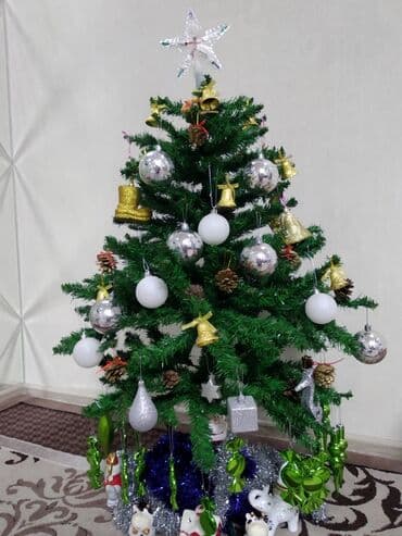 Продаётся ёлка . В подарок игрушки ✅ Состояние отличное. Собирается