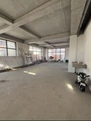 коммерческая недвижимость ош: Продаю Офис 160 м², Без ремонта, Без мебели, Многоэтажное здание, 1 этаж — 2