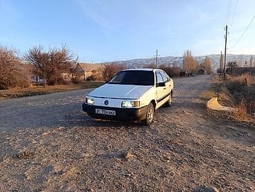 Volkswagen Passat: 1989 г., 1.8 л, Механика, Бензин, Седан