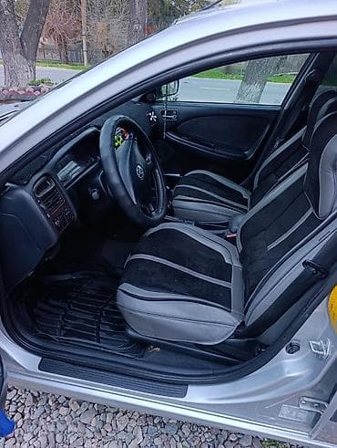 степ эреф 1: Toyota Avensis: 2002 г., 1.8 л, Кол менен иштөөчү, Бензин, Хетчбек — 4