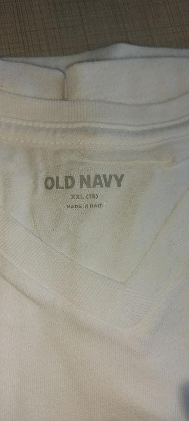 navy: Белая мужская футболка Old Navy - Классический крой с V-образным — 1
