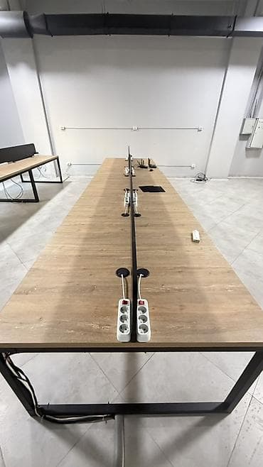 table study: Офисная мебель в современном индустриальном стиле - Переговорный стол — 8