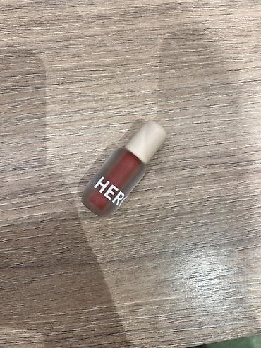 lost cherry: Жидкая помада для губ в компактном флаконе с матовым стеклом и бежевой — 1
