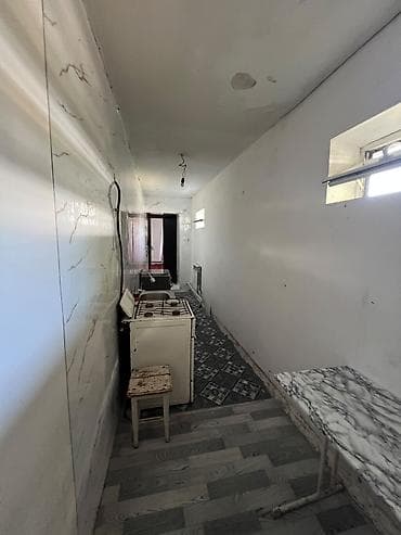 Эки этаждуу уйдун биринчи этажынан 1комната кухнясы менен берилет душ — 4