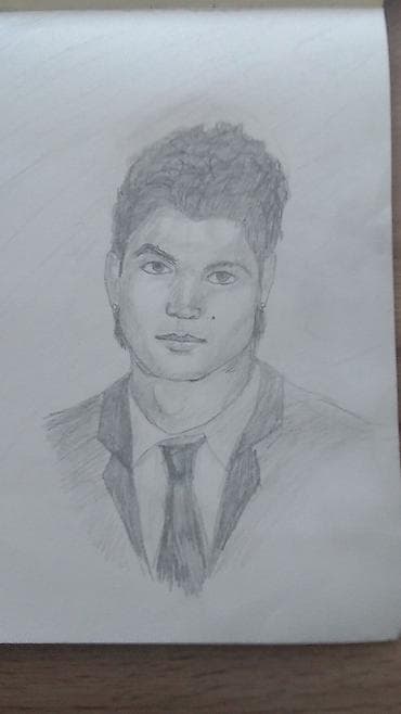темир тапкыч: Портрет карандашом на бумаге нарисую вас тоже. за 150сом. я — 4