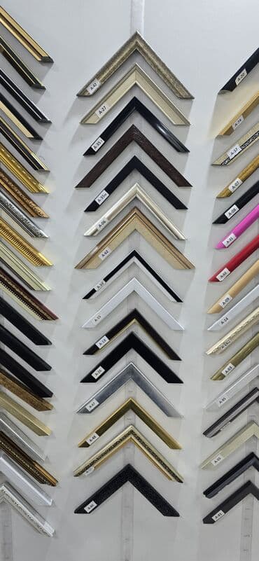 зеркало с камодом: В наличии! Зеркало с тёмно-коричневой рамой, рамка ПВХ. Ширина рамки — 9