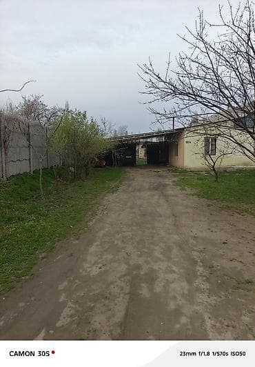 продаю дом с квартирантами: Дом с большим двором и навесом для авто. - Одноэтажный жилой дом с — 2