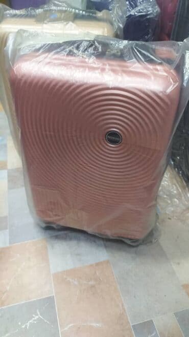 Большой выбор чемоданов ***цена указана за ОДИН маленький размер