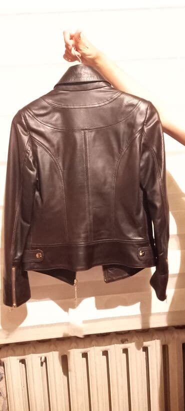 продаю в связи с переездом: Чистая кожанная куртка, темно коричневого цвета из турции — 1