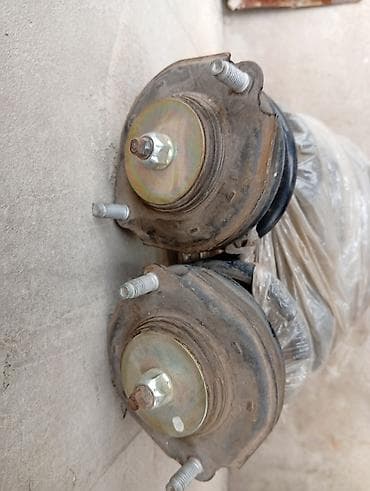 subaru legacy 2000: Передний амортизатор Toyota 2000 г., Б/у, Оригинал, Япония — 2