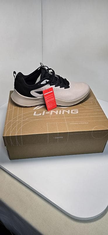 деревянная лошадка: Кроссовки в оригинале(новые)от бренда "Lining",размером 42.5, легкие — 1