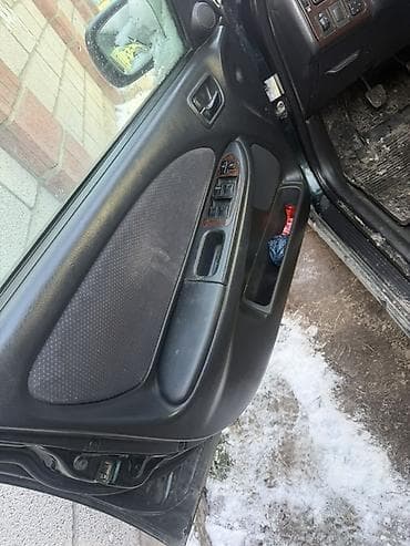 Toyota: Toyota Avensis: 2001 г., 1.8 л, Механика, Бензин, Седан — 4