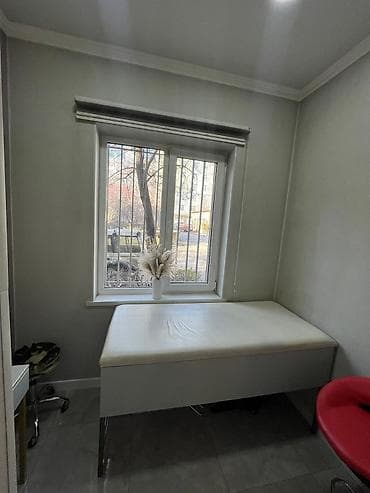 парикмахерская сдается: Барбершоп 50 м², 2 комнаты, С ремонтом, Частично с оборудованием, Многоэтажное жилое здание, Отдельный вход — 5
