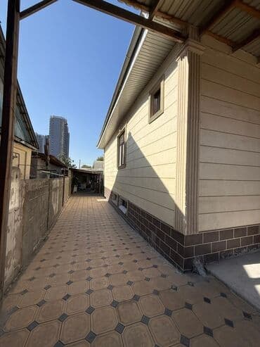 срочно продаю дом район пишпек: Дом, 250 м², 6 комнат — 15