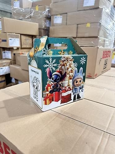 коробка для торта: Подарочные новогодние коробки с ручкой и раскраской на боковых гранях — 2