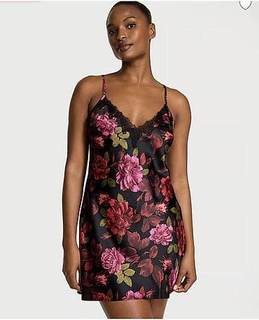 шелковая ночная сорочка: Женская ночная сорочка/комбинация сатиновая с цветочным принтом. - — 1