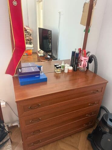 Продаётся спальный гарнитур в хорошем состоянии. Комплект полный