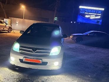 golf 2: Toyota ist: 2002 г., Автомат, Бензин, Хэтчбэк — 4