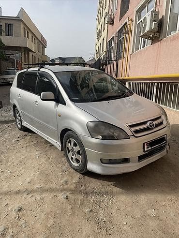 Toyota Ipsum: 2001 г., 2.4 л, Автомат, Бензин, Минивэн