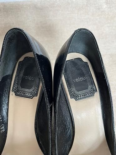 Айымдардын бут кийими: Элегантные женские туфли-лодочки на танкетке из черной лакированной — 3