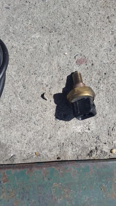 температура датчик: BMW E46 датчик в головке водяной температура — 1