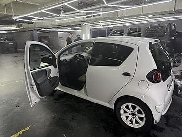 Toyota Aygo: 2011 г., 0.9 л, Робот, Бензин, Хэтчбэк