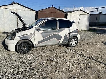 Компактный хэтчбек 5 дв., правый руль. Яркая оклейка кузова