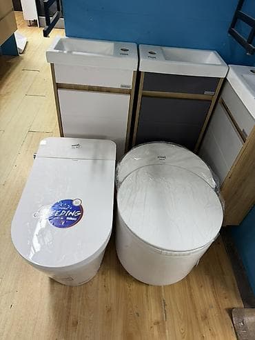 Комплект сантехники для ванной комнаты: - Напольный унитаз