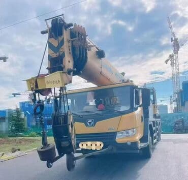 на железных номерах: Автокран, XCMG, 2017 г., от 30 м — 2