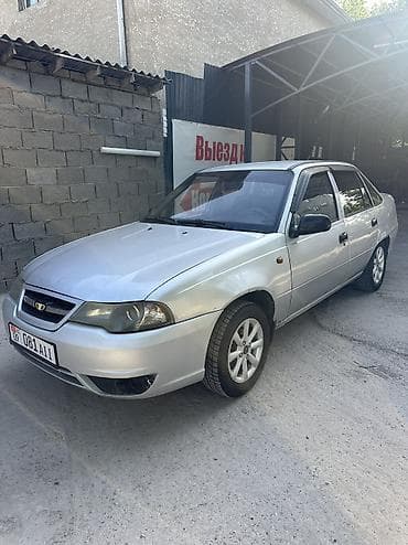 Daewoo Nexia: 2010 г., 1.5 л, Механика, Бензин, Седан