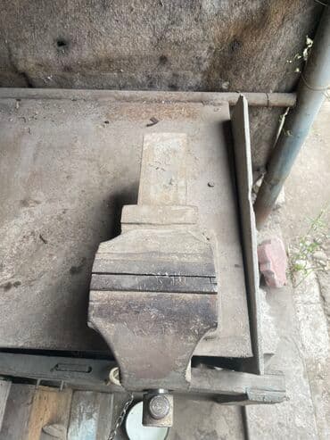 Тиски со столом