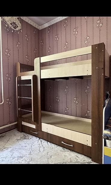 мини стенки: Двухъярусная кровать из ЛДСП - Компактная модель с двумя спальными — 1