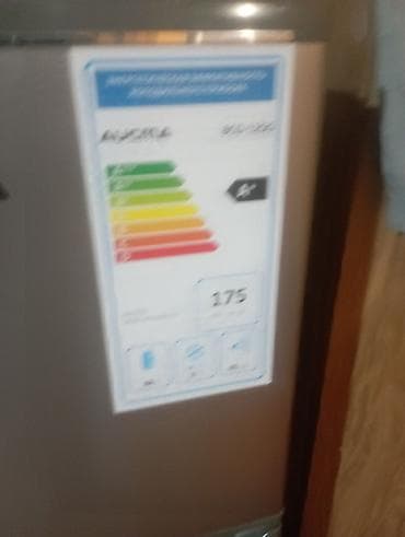 встраиваемая морозильная камера: Двухкамерный холодильник с верхней морозильной камерой. Основные — 3