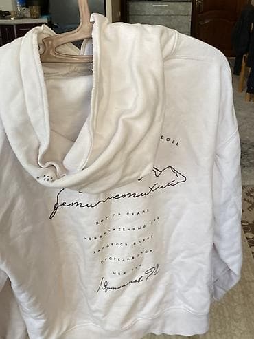 tech flis: Белое худи с принтом «горы» и цитатой. - Цвет: белый, однотонный. - — 3