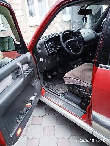 эшка 302: Isuzu Trooper: 2000 г., Кол менен иштөөчү, Дизель, Жол тандабас — 3