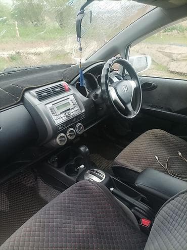 Продажа авто: Honda Fit: 2004 г., 1.3 л, Автомат, Бензин, Хэтчбэк — 9