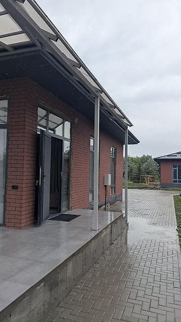 дома: Современный одноэтажный дом с террасой и собственной парковочной зоной — 2