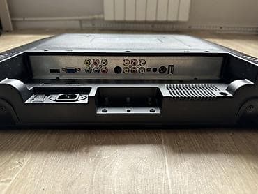 mateview 28: Телевизор LG, плоский экран, диагональ примерно 26–32". Классический — 7