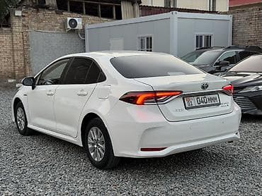 byd e2 2021: Toyota Corolla: 2021 г., 1.8 л, Вариатор, Гибрид, Седан — 4