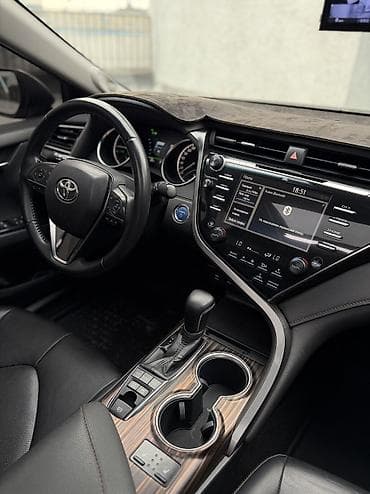 corolla s: Toyota Camry: 2018 г., 2.5 л, Автомат, Гибрид, Седан — 6
