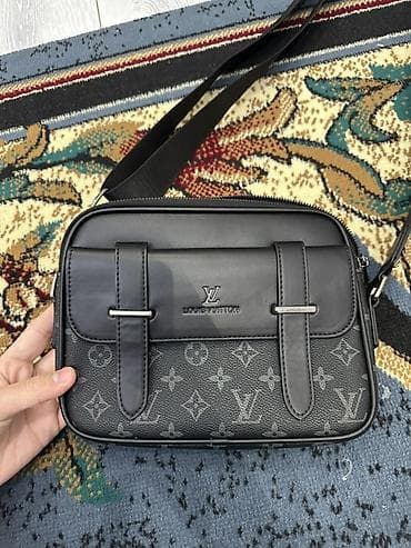 женские кошельки louis vuitton: Сумка через плечо Louis Vuitton, формат кросс-боди. - Цвет — 4