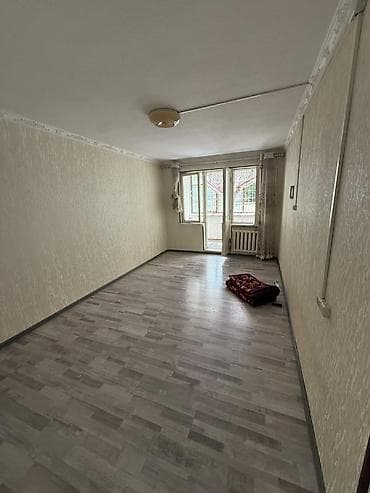 12 avenue: 3 комнаты, 60 м², Ошский мкр., 104 серия, 1 этаж, Косметический ремонт — 1