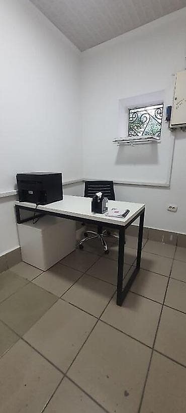 скоро: Район ТЦ"Весна" Сдается офис Площадь: 10м2; 15м2 Первая линия Первый — 3