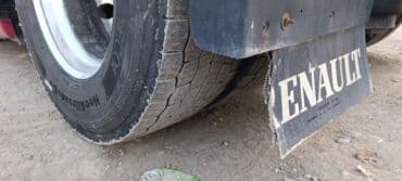 цена домкрата для легкового автомобиля: Сүйрөгүч, Renault, 2011 г., Прицепсиз — 9