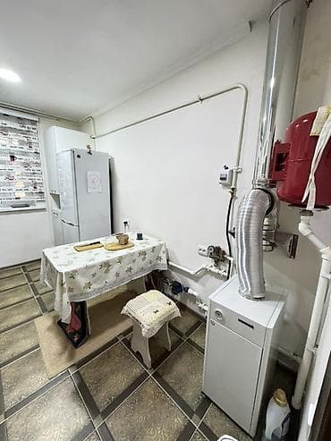 Кыймылсыз мүлк: Продается хороший дом в отличном районе не далеко от ТЦ Азия Молл в — 9