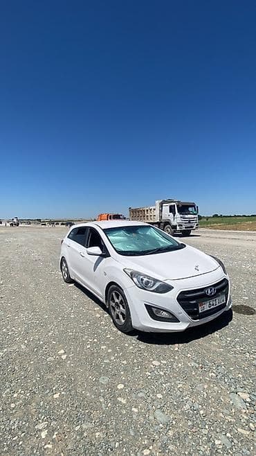 hundai i40: Hyundai i30: 2016 г., 1.6 л, Механика, Бензин, Универсал — 3