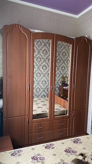 спальный горнитур: Спальный гарнитур в классическом стиле (цвет – тёплый орех) Состав — 3