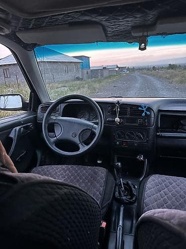 Volkswagen Golf: 1992 г., 1.8 л, Механика, Газ, Хэтчбэк — 7