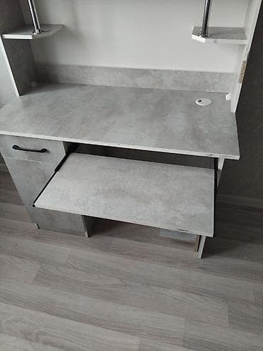 table study: Компьютерный стол, Б/у, С полками — 4